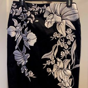 NWT Black & White Embroidered Floral Pencil Skirt
